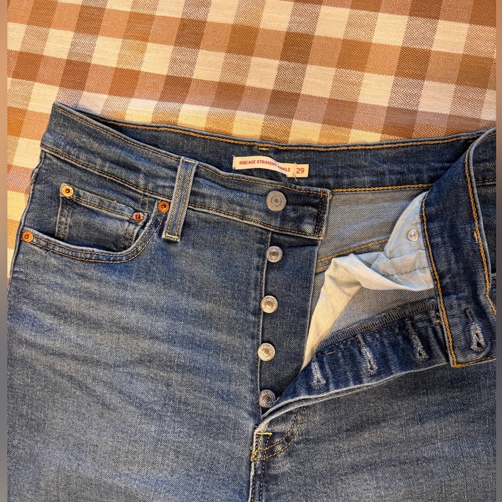 Levi’s Ribcage straight ankle, size 29